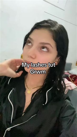 Baddie Makeup Tutorial: How to Do Lashes