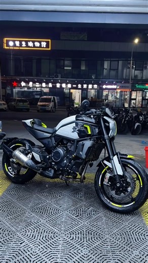 🔥 CFMOTO 700CL-X SPORT – SEMANGAT CAFÉ RACER YANG SEBENAR! 🔥 Kini ditawarkan pada harga hanya RM 33,800! Dilengkapi mod Sport dan ECO, anda bebas memilih gaya tunggangan – sama ada santai atau agresif. Gaya klasik dengan teknologi moden, inilah mesin yang anda cari! ⚙️ Ciri Menarik: ✅ Enjin 693cc – 73.75hp & 68Nm ✅ Sistem Brek Brembo ✅ Suspensi Boleh Laras KYB ✅ Klac Slipper Pendikit Elektronik ✅ Mod Sport & ECO ✅ Lampu LED Penuh ✅ Reka Bentuk Café Racer dengan Handlebar Klip 📦 Harga Jualan: 