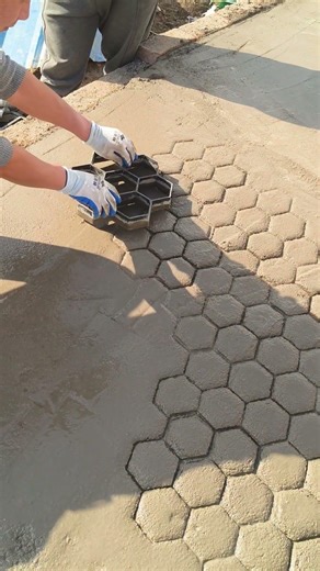 Print beautiful cement patterns using molds #mason #diy #building #shorts