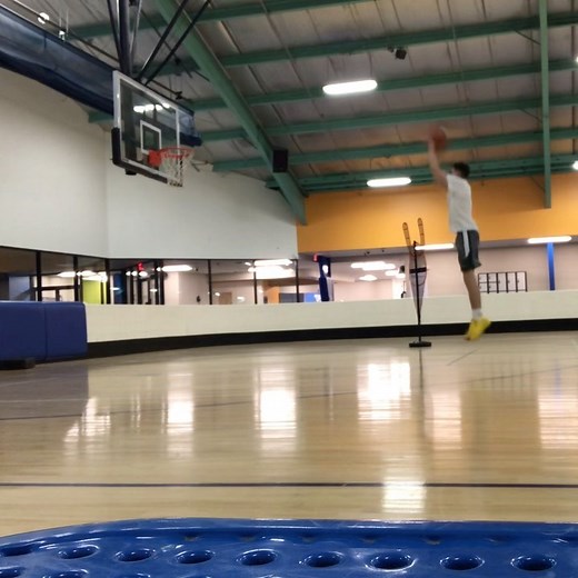 C4 Yourself Basketball Training on Instagram: "Rip through, pass to the corner, sprint to the elbow for jumper #c4yourselftraining #work"