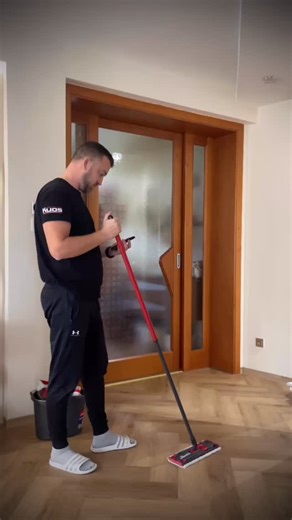 Kung fu cleaning ❤️🍁 #zabava #praca #kungfu #klios #upratovacieslužby #upratovacíservis #praca #job #rimavskasobota #upratovacieslužby #upratovanie @mirka_719 @_wix27_ @viktoria_klinckova #slovensko #upratovanie | Upratovací Servis Klios