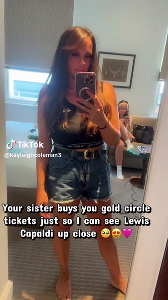 Lewis Capaldi Hyde Park concert review — best sister moments