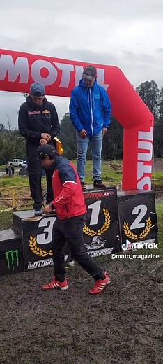 Premiación MX1 A en la 2da. fecha del Provincial de MX en Pichincha. El que no fue... se perdió de una carrera sensacional..!!! #carrerasdemotos #mx #motomagazineec #motocross @Niki Merchan Gonzale @Andy_07