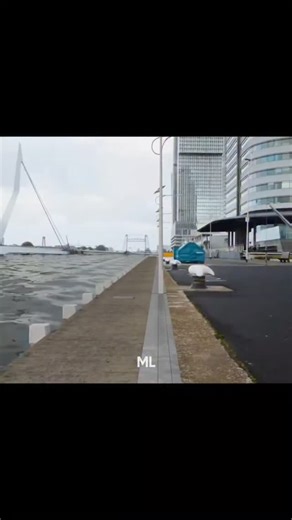 This isn’t just infrastructure — it’s one of the greatest engineering feats on Earth. 🌊 The Netherlands, a country where much of the land lies below sea level, turned survival into innovation. Through an incredible system of storm surge barriers, dikes, and canals, the Dutch transformed a constant threat into a symbol of strength and smart engineering. 💪 Even as sea levels rise, these systems keep entire regions dry — proof that human genius can outsmart nature. 🌍 🎥 Via: (Aggéres Flood Solut
