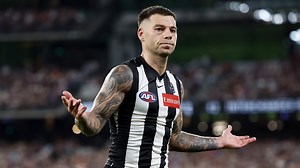 "He's a dead-eye!" 🎯 Great connection on show here as we take it from Darcy's intercept mark to a Billy set shot within thirty seconds. Elliott has two goals up until half-time! | Collingwood Football Club