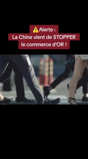 Le 24 juillet, la Chine a fermé son marché de l'or papier, privant ainsi 1,4 milliard d'investisseurs de ce système opaque. La presse occidentale a titré : « La Chine interdit l'or ! » C'est faux, et la réalité est bien plus complexe. Pékin ne touche pas aux lingots d'or. La ville se contente de bloquer les opérations à effet de levier, au moment même où les banques centrales accumulent le métal à un rythme record (plus de 200 tonnes par trimestre pendant 10 des 11 derniers trimestres). Deux thé