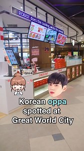 Robert the Robot frys up authentic Korean Fried Chicken. Watch till the end! More on Robert Chicken and other Korean street snacks: https://tinyurl.com/38m4typz | 8 Days Singapore