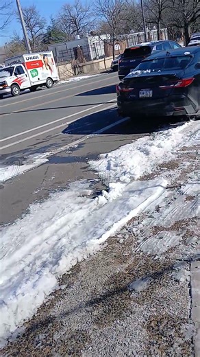 A Chevy Express PPD van responding with no lights
