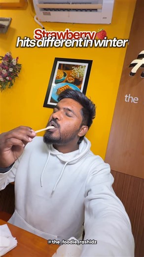 Foodie Rashidz on Instagram: "Strawberry season is here🍓😍 Hyderabad ka iconic Uncle Peter Pan Cake — jahan taste bhi nostalgic hai aur freshness bhi next level 💛 Birthday ho, anniversary ho ya bas sweet craving — Uncle Peter Pan Cake never disappoints! 🎂😍 📍 Now available at Attapur, Hyderabad Nearby ho toh miss mat karo, fresh cakes daily milte hain! And this offer is live on all @unclepeterspancakes outlets in India Ignore this👇🏻 ( Uncle Peter Pan Cakes Attapur, Uncle Peter Pan Cakes Hy