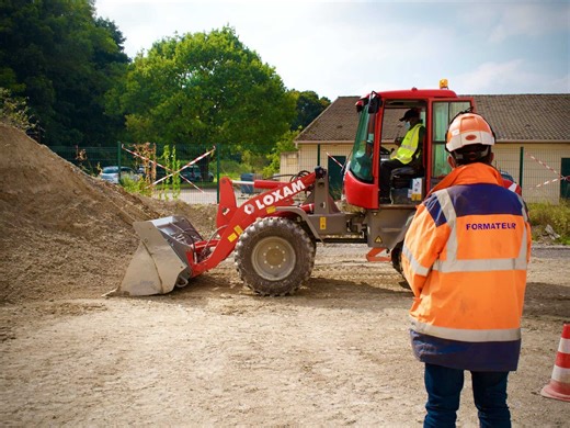 CACES R482 : tout savoir sur la certification des engins de chantier | Réussir en université
