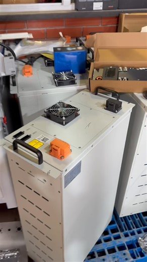 60K views · 238 reactions | Còn vài cục module EVE 51.2V 280AH anh em mua em tặng kèm 1 BMS giao tiếp + màn hình hiển thị #0929665555 | Nguyễn Hữu Hùng | Facebook