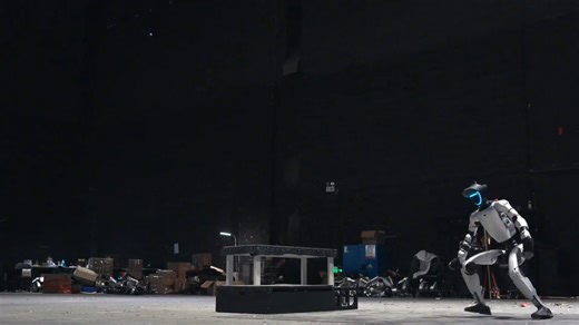 宇树春晚机器人幕后训练大揭秘，后台排练花絮来了！幕后细节曝光