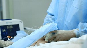 clip-1100370683-controlling-ultrasound-process-sensor-surgeon-gently ...