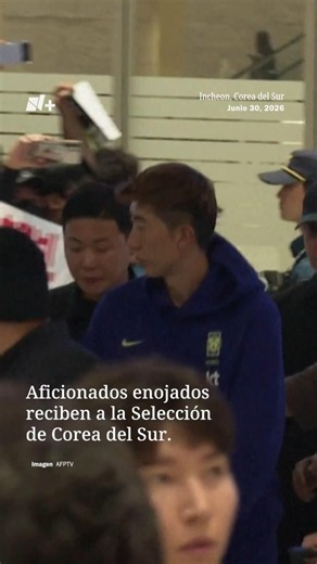 Fans enojados reciben a la selección de Corea del Sur