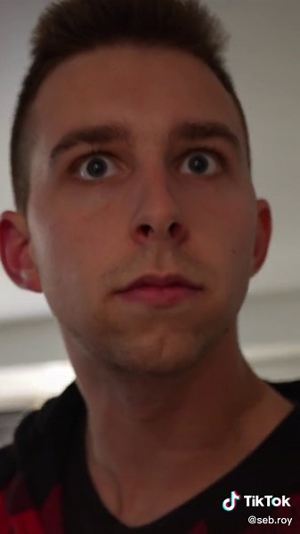 Quand ton ami ne veut pas admettre sa peur des films d'horreur 😂