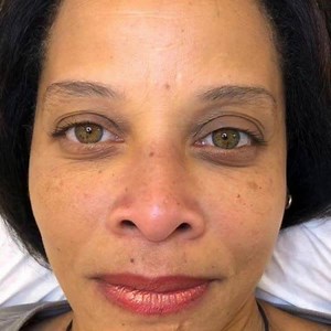 // AVANT - APRES // La méthode du microshading est le meilleur moyen de retrouver une jolie ligne naturelle. Technique de soins des sourcils semi-permanente réalisée en traçant des petits points dans les sourcils afin de les remplir. La technique permettrait d’offrir un fini beaucoup plus naturel, et surtout de moins agresser les peaux sensibles et réactives. Retrouvez toutes nos adresses : www.boudoirduregard.com/les-boudoirs | Boudoir du Regard France