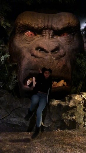 Statue scares never get old! 🤣 #statuescare #statues #funnyprankvideos #funnypranks #pranks #prankwars #laughter #comedy #fyp