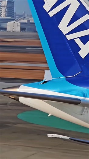 Caught the B787’s APU air intake closing right on cue. A tiny detail, but it’s one of those things you never get tired of watching. #B787 #APU #AirIntake #AviationLovers #AircraftSpotting #Boeing787 #PlaneSpotting #AviationGeek #FukuokaAirport #RJFF #FUK #ANA | Aviation Gallery