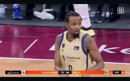 But if he would have got up and embarrassed him in front of what look like his lady and kid he would be in the wrong. Lol People be goofy