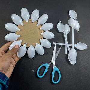 8.9K views · 30 reactions | Superb Wall Hanging Craft Ideas using Plastic Spoons #craft #homredecor #wallhanging #viral #deepscraft #diy #decoration #best #recycling #bestoutofwaste Pastic spoons craft Home Decorating on a Budget deeps craft Crafts best out of waste Recycling | Deep's CRAFT | Facebook