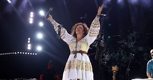 Σοφία Αρβανίτη: Αποκάλυψε ότι η Bonnie Tyler ήρθε σε μαγαζί που τραγουδούσε για να την θαυμάσει | Pagenews.gr
