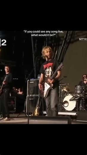 only one right answer btw 😳 #beck #beckmusic #festival #loser #hitsong