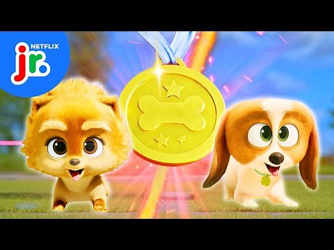 Frisbee Fun with the DOGS! 🥏🐶 Dog Days Out | Netflix Jr