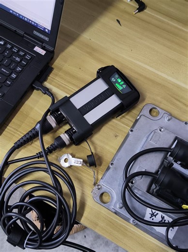 Volvo special diagnostic tool VOCOM2, suitable for construction machinery, heavy trucks, and other diesel engines. Can be equipped with a laptop and software installation, one-stop service.