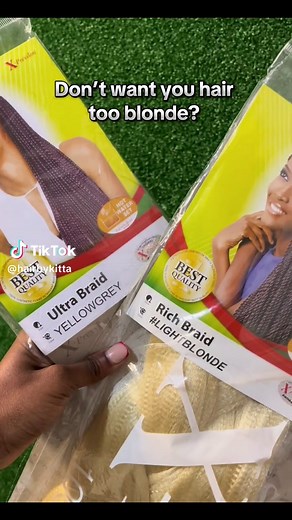 Trust me, there’s a difference between these two colors. You could add #27 as well to made it a darker shade #braidtutorial #knotlessbraidstutorial #colourmixing #fypp #forupage