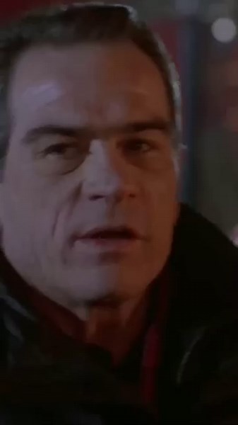 Fugitive on the run - The Fugitive (1993) - Tommy Lee Jones - Harrison Ford