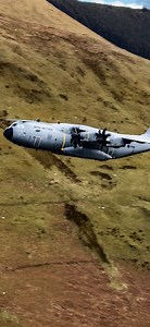 DREADNAUGHT34 a single RAF Airbus A400M Atlas through Bwlch in the Mach Loop 🤙 Callsign: DREAD34 REG: ZM416 27/2/2025 | LFA7 The Mach Loop
