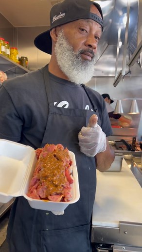 Earle’s on Instagram: "Welcome to Earle’s! Where you can get it however YOU want 😊 this customer wanted a spicy beef link with relish, pastrami, and chili! 🤤 #spicybeef #beeflink #nopork #pastrami #pastramidog #earlesweiners #chilidog #goodfastfood #crenshaw"