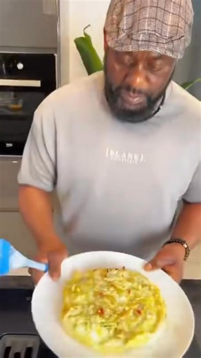 3.8K views · 108 reactions | I was too tired to cook so he took over my kitchen 殺殺 | Queen Helps | Facebook