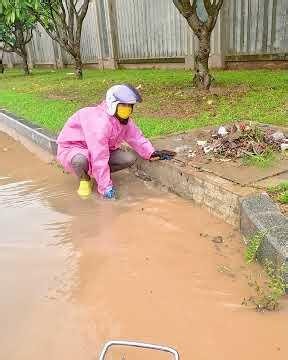 Satisfying Drain Unclogging Releases a Huge Water Current #flood #flooding #rain #satisfying