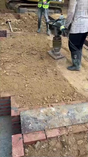 Heavy-Duty Compactor Operation Demonstration on the Construction Site: Tips for Use