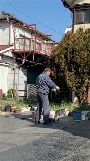 The way you hit changes depending on the type of glove.