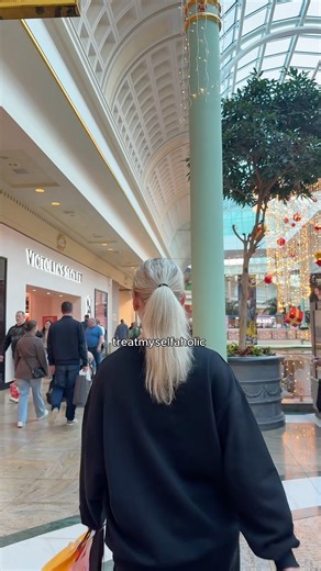 Two days to go… 👀 The Winter Sale is coming to an end, with just 48 hours left to shop great offers across fashion, beauty, home and more, all under one roof at Trafford Centre. Don’t miss your chance to visit before it’s over! | The Trafford Centre