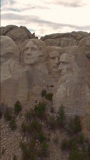 Mount Rushmore, Faces Carved into the Mountain
