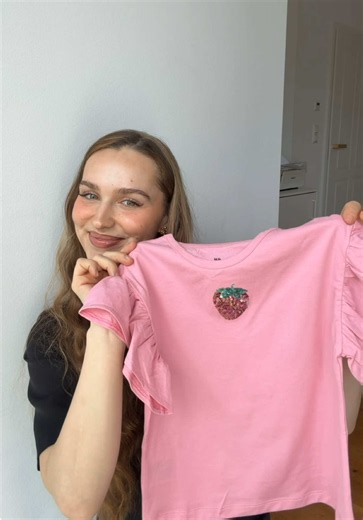 Imani hat sich ein neues Outfit bei @H&M für eine Geburtstagsparty ausgesucht 💗🍓✨ Anzeige wie findet ihr es?