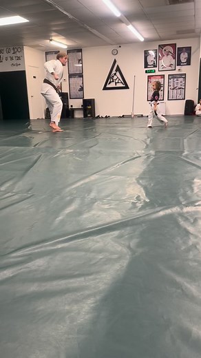 🥋 Little Champs – Gracie Bullyproof! Building confidence, discipline, and essential self-defense skills in a fun, playful, and safe environment. Our Little Champs learn to stand tall, stay calm, and protect themselves—all while having a blast on the mats! 💪✨ #gracievista #graciejiujitsu #graciebullyproof® #kidsjiujitsu #selfdefense #bullyproofkids #jiujitsu #jiujitsuforeveryone #letsgo #bjj #bjjkids #clapandtackle #graciegames #fun #jiujitsuvideos #jiujitsujourney #jiujitsumotivation #sd #vist