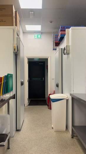 Quick morning intro before the Christmas chips took over our entire existence for the following 12 hours😅 Who’s excited to find out who’s winning all the free boxes tomorrow?! Honestly we can’t thank you enough for all the love over the past 4 days it’s honestly been insane, and a round of applause for all the staff who make it happen 👏🏼 #bridies #fyp #fry #dreaming #fifa14 | Bridies Takeaway Rossdowney