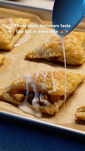 The coziest fall bake you need this season 🍁🍏 #easyrecipe #baking #cozycooking #autumnbaking