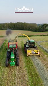 We have a unique John Deere 4455 here that gives you goosebumps. Want to feel it too? This tractor will be for sale and can be restored to top condition according to your wishes. Everything is possible we can even fix the broken top light!😂🫣 #johndeere #johndeere4455 #johndeerechopper #landwirt #agriculturelife #tractorpulling #deerefriend #nostalgicmoments #powerlegends #johndeerepower #johndeerelovers | Power Legends