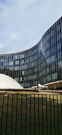 Le siège du PCF à Colonel Fabien, architecte Oscar Niemeyer.