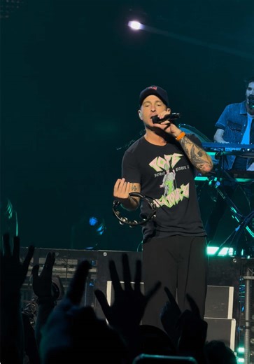 OneRepublic - Counting stars #onerepublic #ryantedder #livemusic #countingstars @OneRepublic