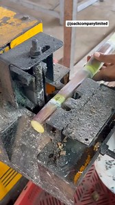 FAHAMU KUHUSU KILIMO CHA MIWA | SUGARCAN FARMING | TAJIRIKA NA KILIMO CHA MIWA KILIMO BORA CHA MIWA : Kilimo cha miwa ni kilimo chenye tija kwa mkulima, kilimo hiki kinaweza kufanywa na mtu yeyote yule aidha awe ameajiliwa au laaa. Kuna aina kuu 2 za miwa: 1. BUNGALA 2. MIWA MYEKUNDU Unachotakiwa kufanya katika kulima kilimo hiki ni, Kwanza kabisa tafuta aridhi. Tafuta mbegu ya miwa ya BUNGALA miwa hii ni laini sana na ni rahisi kuichana kwa kutumia meno, baada ya kupata miwa hii kata vipande vi