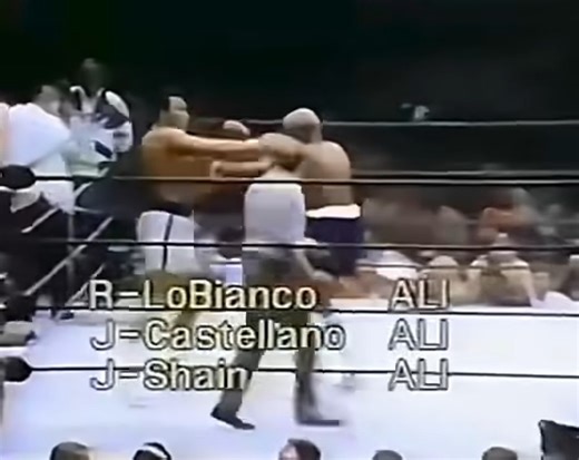 🥊 MUHAMMAD ALI vs EARNIE SHAVERSEven the greatest paid the price for his courage… | Boxing Addicts