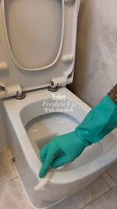 Give your toilet the pamper session it deserves 🚽 💛 Start with a Lemon Splash Fizz & Fresh Tab and finish with the matching Lemon Foam & Fresh Toilet Block. Comment 🍋 to show our toilet products some lemony love. 📸 @cleaningwith_beth | Astonish