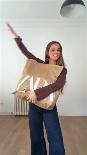 Unboxing Zara 😍😍 Codice nelle storie in evidenza FEBBRAIO ♥️ I codici li potete trovare nel mio canale Instagram ISCRIVETEVI 😍 Se volete il codice scrivete Ref e vi scriviamo il codice in privato ma ricordatevi di sbloccare i DM You need to follow us to receive the link💗🔗 #zara #haul Cr video ⬇️ @moonicacelada follow her ♥️ Link: https://liketk.it/5R4uF Aff | dressingroom.it