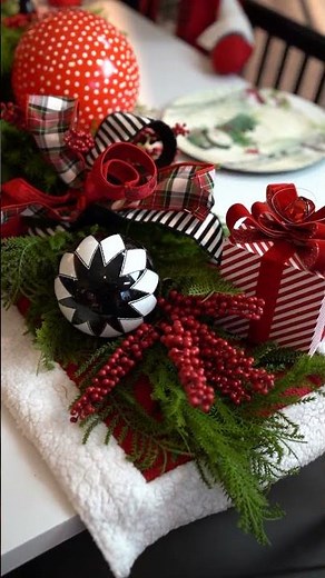 Easy DIY Christmas Mantle Decorations | Budget Christmas Mantle Decorating Ideas | #cristmasdecor